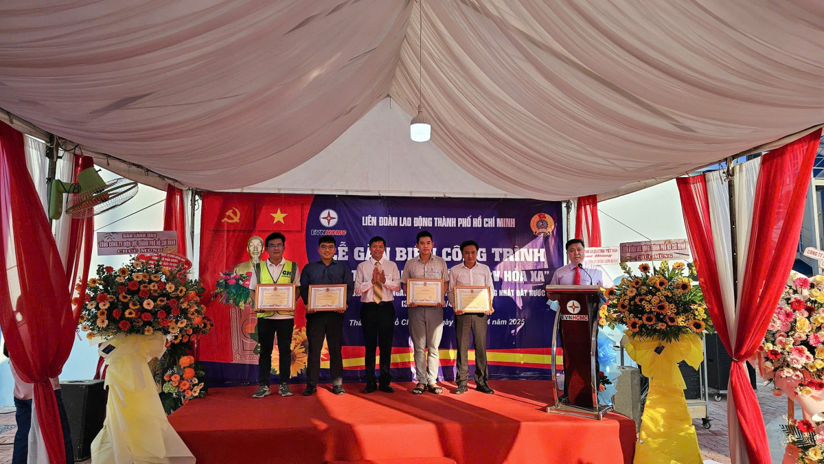 Công ty TNHH MEGA EC vinh dự nhận bằng khen tại lễ gắn biển công trình “dự án cải tạo tạm biến áp 110kv Hỏa Xa”
